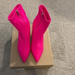New Steve Madden Fuchsia Vallor Boots